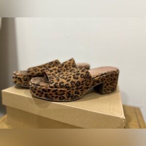 Seychelles leopard print sandals